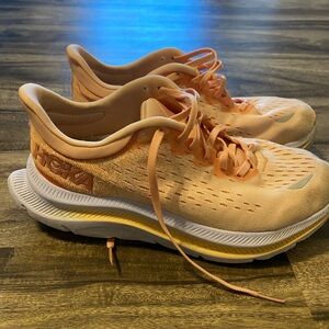Hoka Women’s 7.5 sneakers.